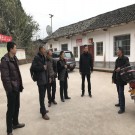 密切聯(lián)系群眾，全心全意為人民服務(wù)